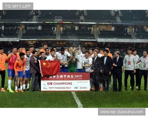 笕桥中学足球队勇夺地区冠军 展现青春风采与团队精神